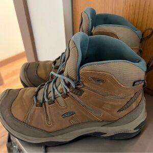 Keen Tan and Gray Hiking Boots